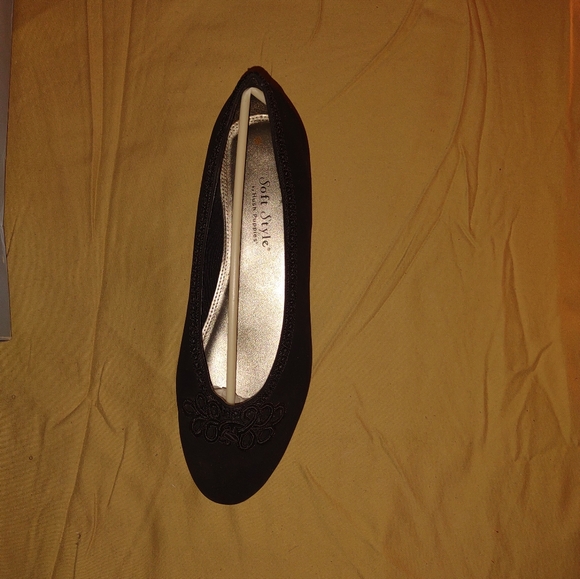 Women's Hush Puppies Shoes - Picture 9 of 10